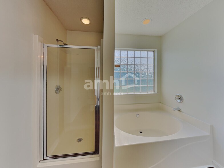 Building Photo - 107 Daventry Pl
