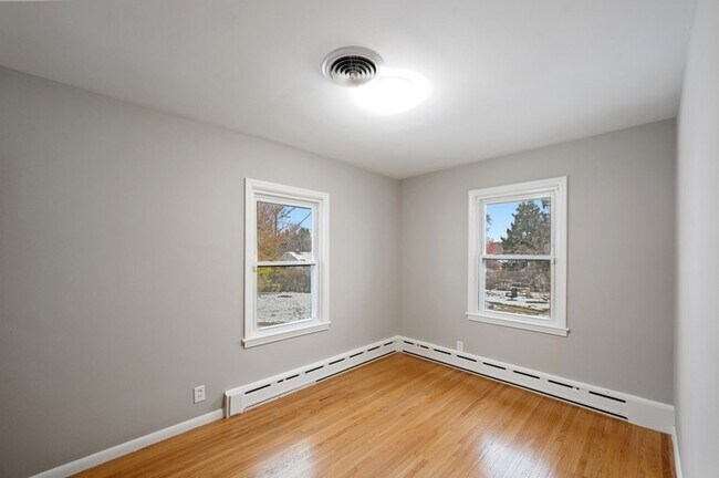 Building Photo - 706 1st Ave NW