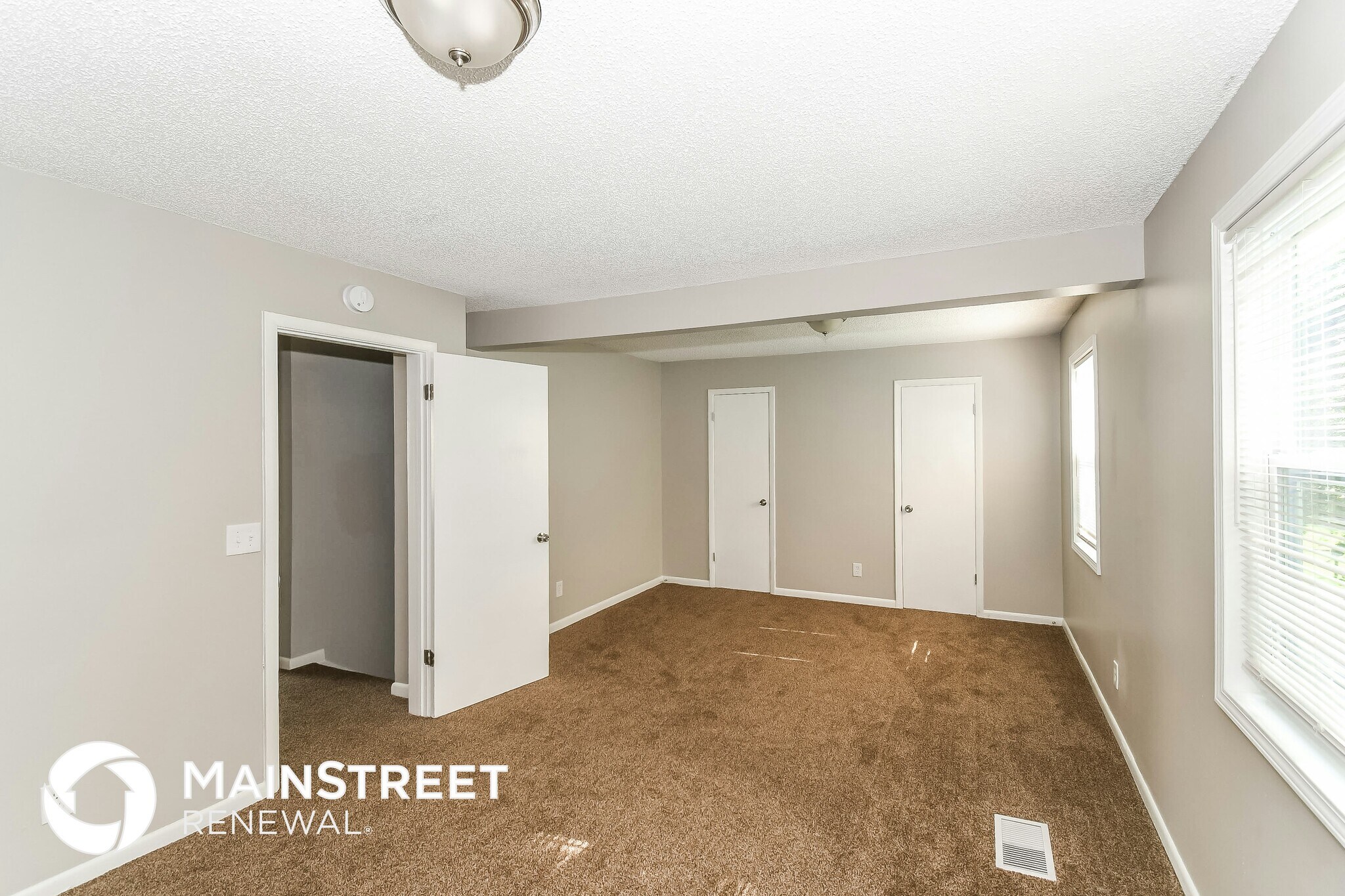 Building Photo - 4650 Buxton St