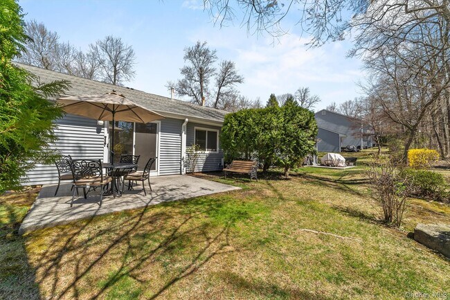 Building Photo - 164 Carriage Ct