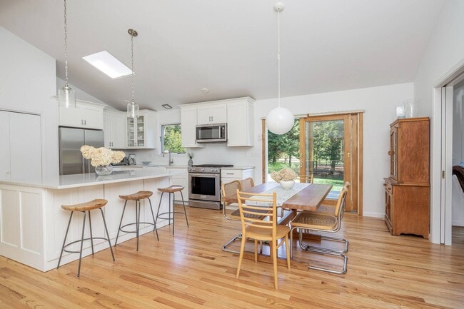 Building Photo - 237 Blank Ln