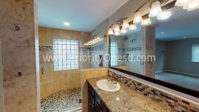 Building Photo - 10360 Londonderry Ave