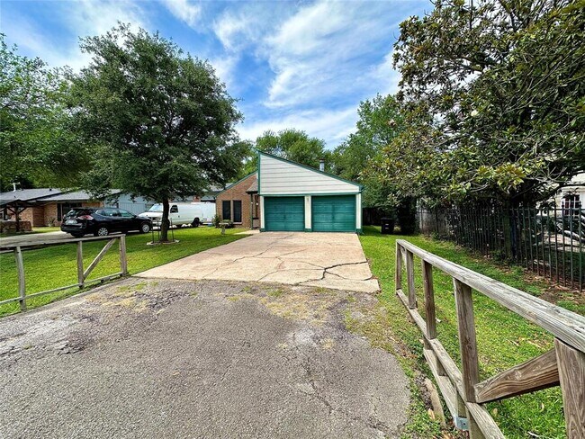 Building Photo - 9004 Vogue Ln