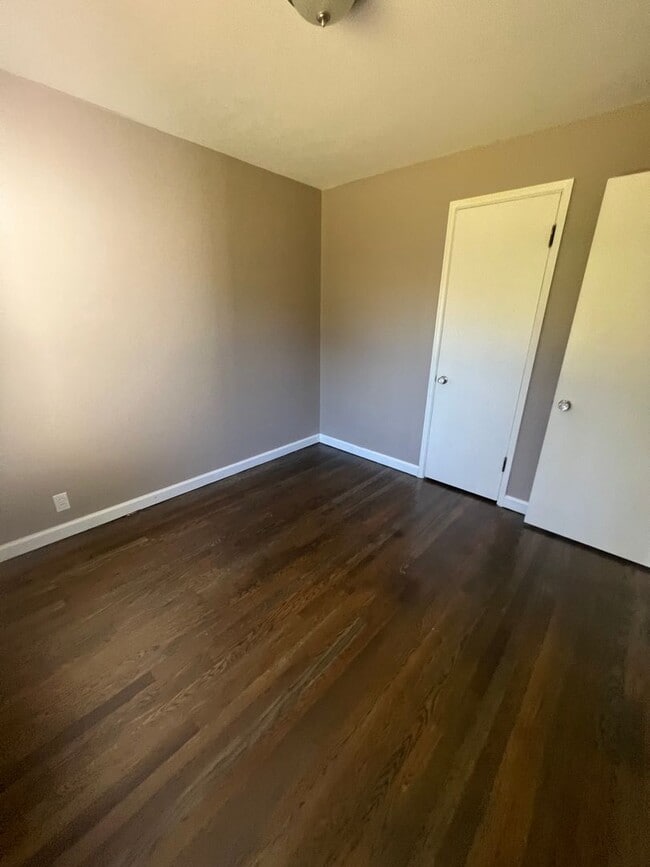 Building Photo - 3 Bedroom One Bath House in Bissell Hills ...