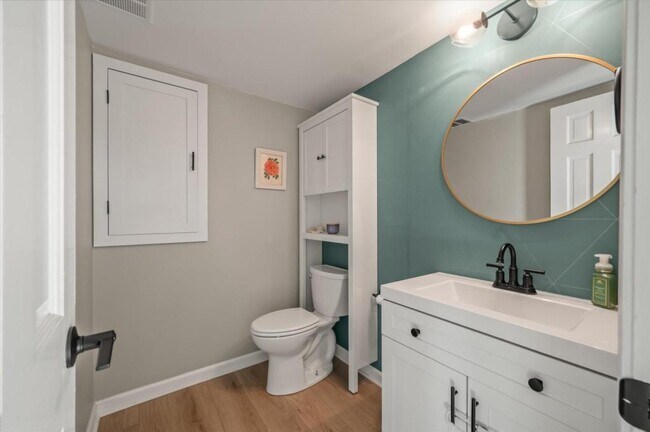 Building Photo - 537 Braxton Ave