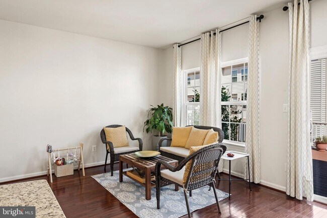 Building Photo - 42642 Burbank Terrace