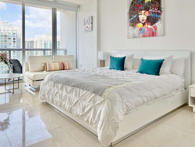 Building Photo - 485 Brickell Ave