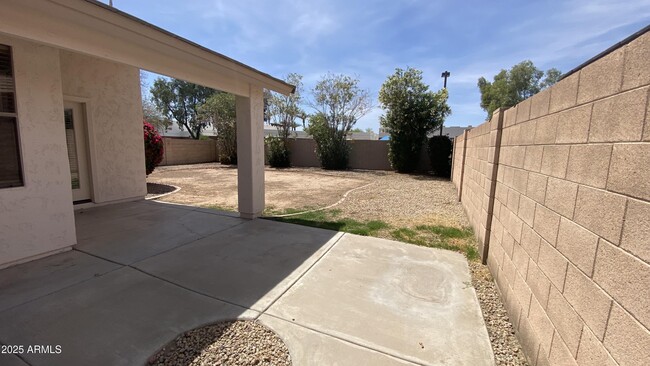 Building Photo - 19962 N 65th Dr
