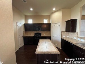 Building Photo - 522 Creekside Cir