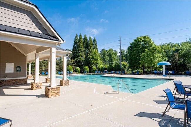 Building Photo - 4910 Belcrest Way
