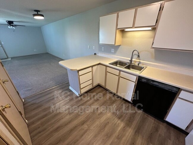 Building Photo - 2128 Highridge Dr