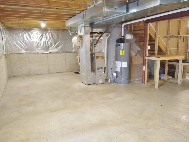 Building Photo - 3 Bed / 2-1/2 Bath Single Family Home w/1-Car garage