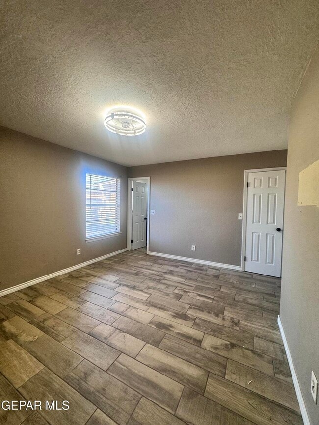 Building Photo - 701 Porras Dr