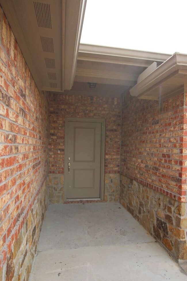 Building Photo - Beautiful 3 Bedroom 2 Bathroom Townhouse in South Tyler!