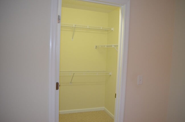 Building Photo - Charming Townhome in Prime Broadway Location – Steps from Parks & Outdoor Amenities!