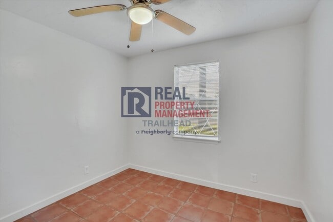 Building Photo - Inviting Home with Pool in Established Cleburne Neighborhood