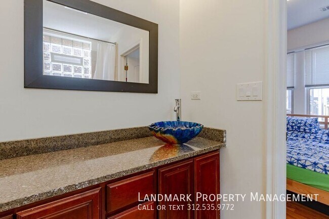 Building Photo - 4853 S Vincennes-Unit 205