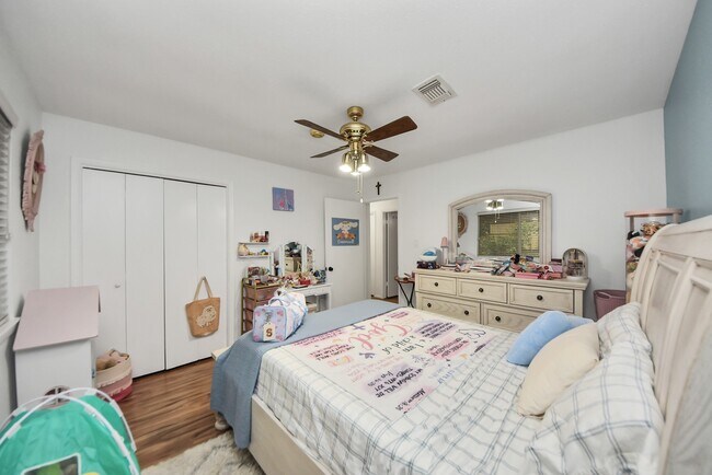 Building Photo - 18 N Deerfoot Cir