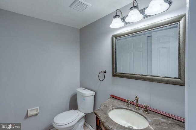 Building Photo - 101 Bayberry Ct