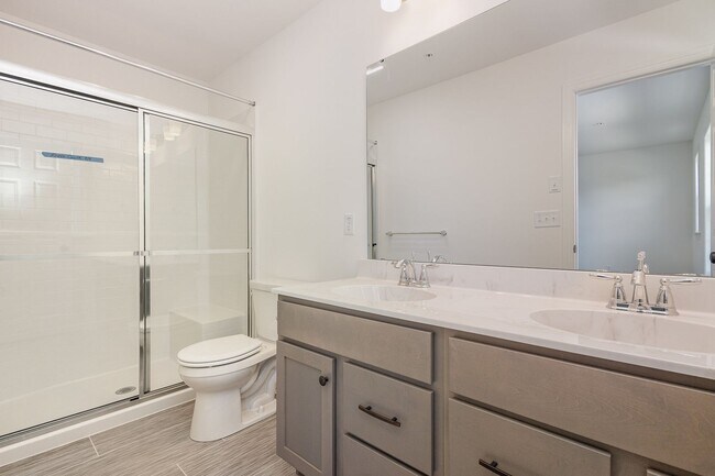 Building Photo - Move in by 12/1/24 for HALF OFF FIRST MONT...