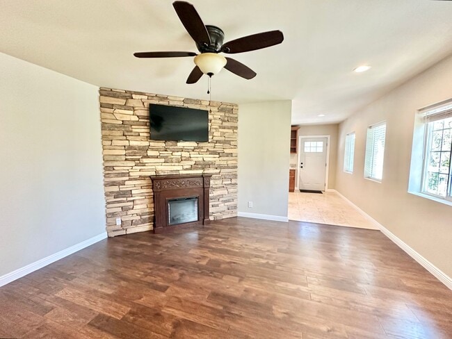 Building Photo - Stunning Top to Bottom, Inside & Out Remodel Job on this Rental Home, Minutes to Fallbrook or Bon...