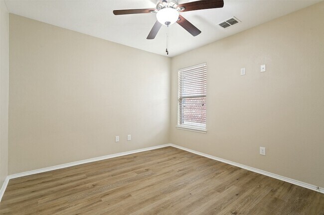 Building Photo - 2813 Houston Wood Dr