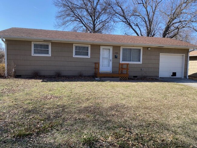 Primary Photo - NEWLY REMODELED 3 BEDROOM 1 BATH IN WEBB C...