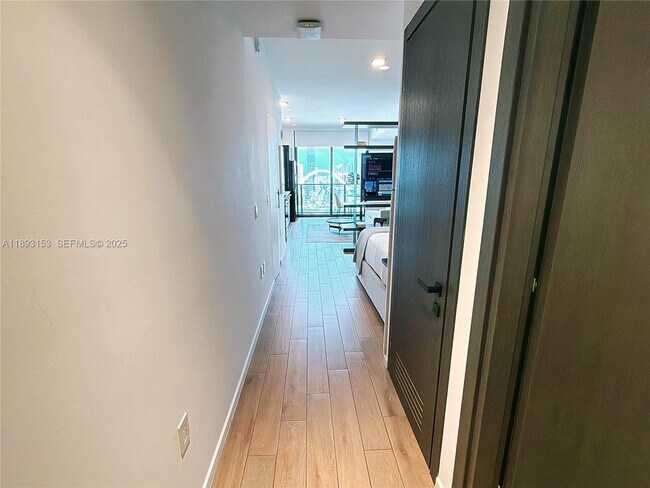 Building Photo - 398 NE 5th St