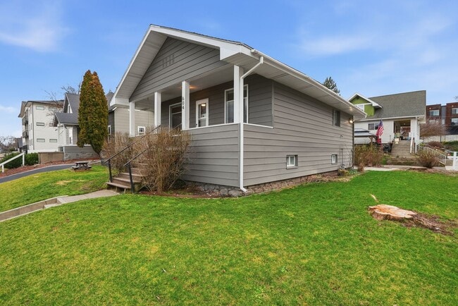 Building Photo - Spacious 3 Bedroom 1 Bath home in the Perry District!