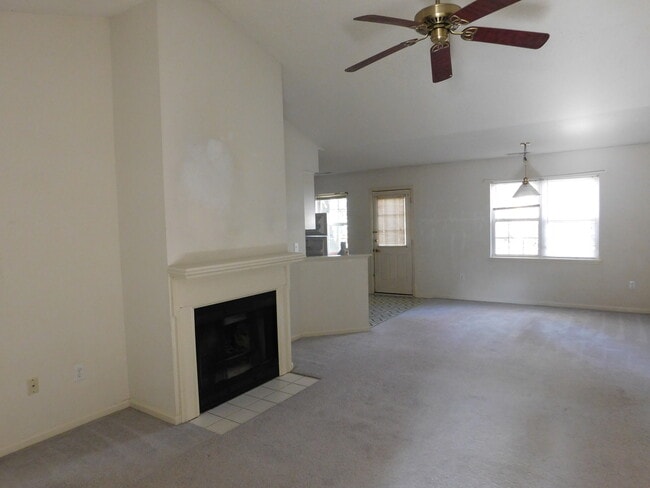 Building Photo - 213 Esquire Ct