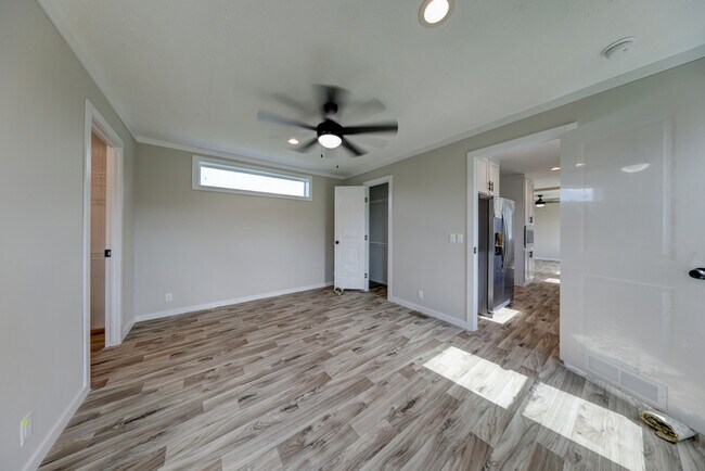 Building Photo - 5233 Clarksville Rd