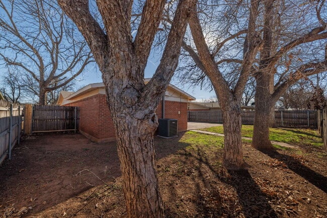 Building Photo - For Lease