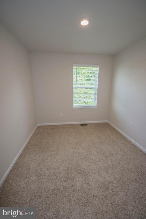 Building Photo - 417 Creekbed Cir