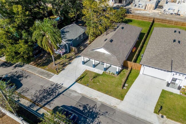 Building Photo - 1808 E Comanche Ave