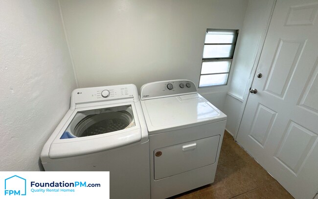 Building Photo - 1492 Faxon Ave