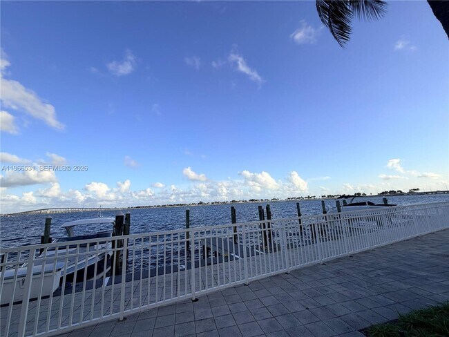 Building Photo - 2101 Brickell Ave