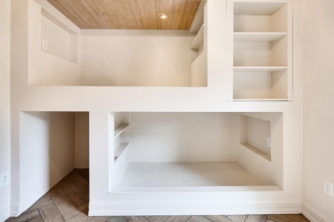 Building Photo - 1023 Greencliff Rd