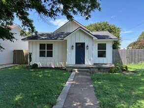 Building Photo - Updated McGregor Home