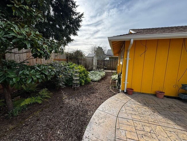 Building Photo - Charming 3 Bedroom Home with Beautiful Backyard & RV Parking