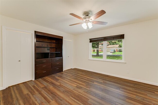 Building Photo - 1300 Clearfield Dr