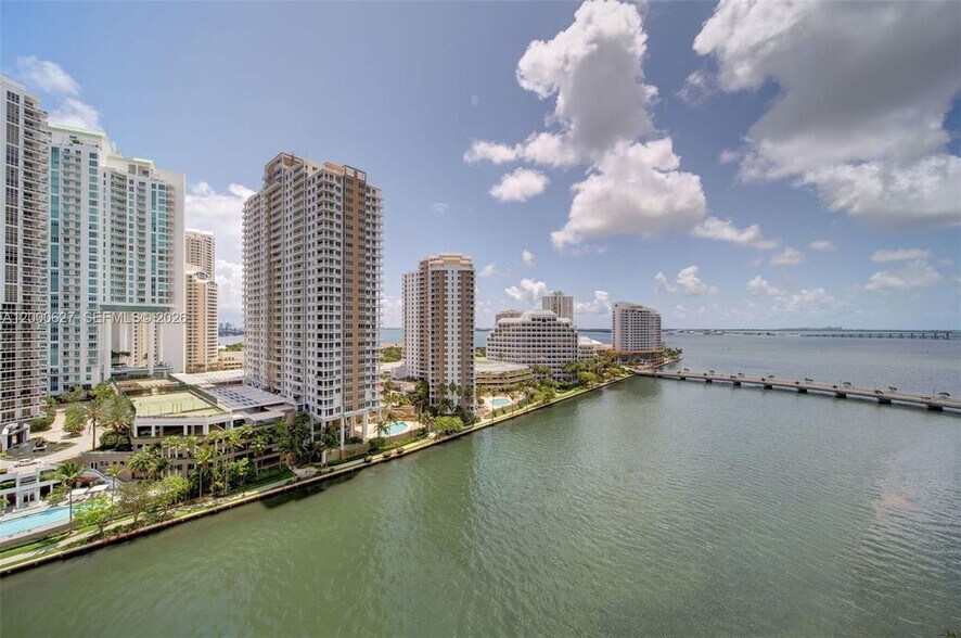 Building Photo - 465 Brickell Ave
