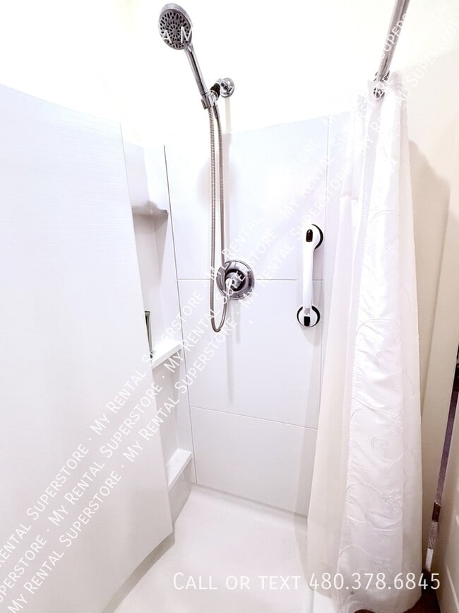 Building Photo - 35377 W Santa Monica Ave