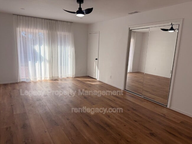 Building Photo - 1249 Davis Ave