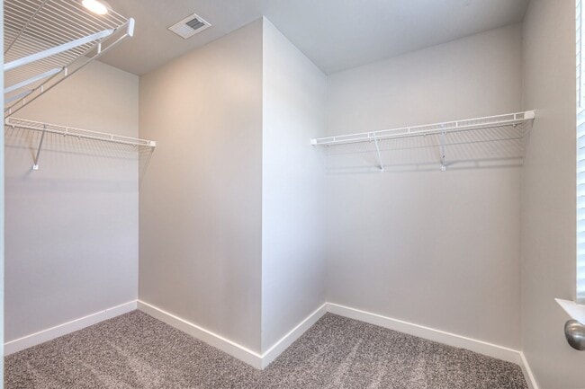 Building Photo - 531 Swanholme Dr