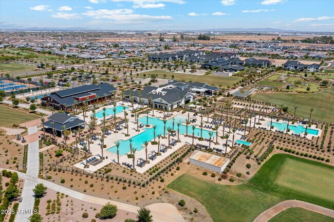 Building Photo - 11138 N San Clemente St