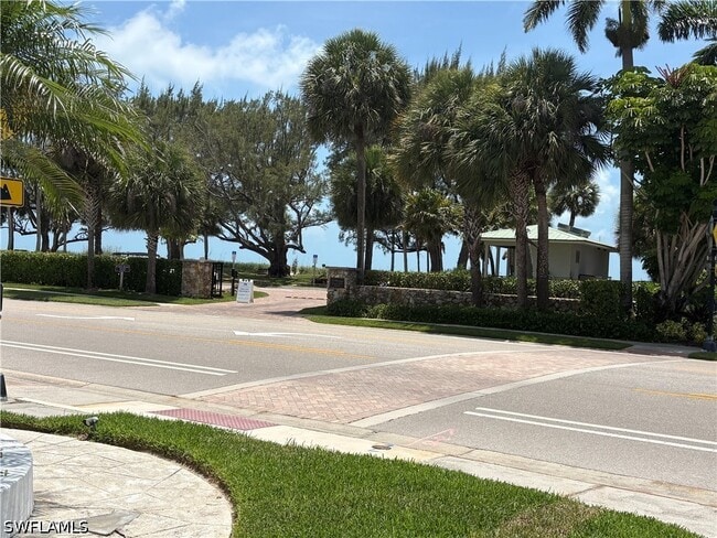 Building Photo - 2100 Gulf Shore Blvd N