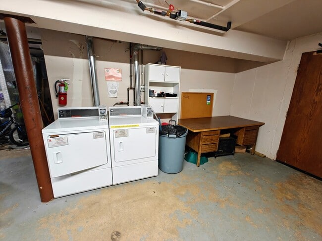 Building Photo - 1296 E Washington St