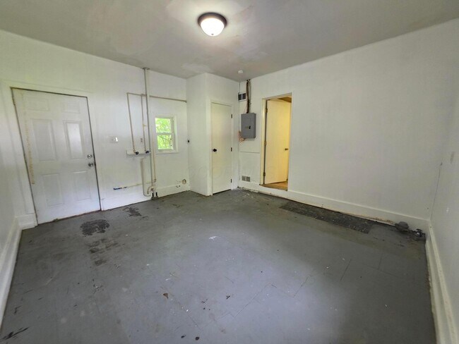 Building Photo - 1597 Koebel Rd