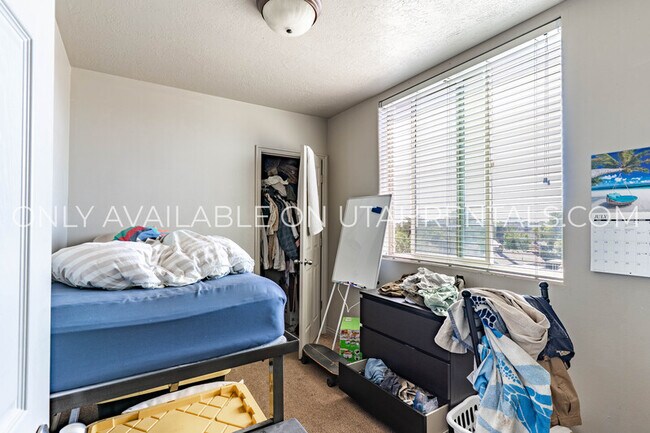 Building Photo - 838 E 700 N