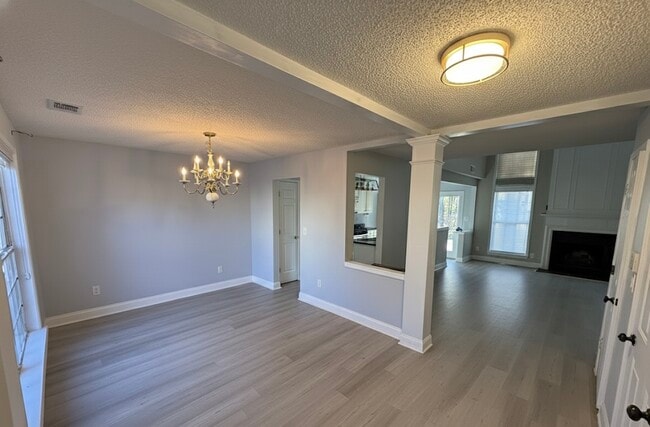 Building Photo - 13 Regency Rd